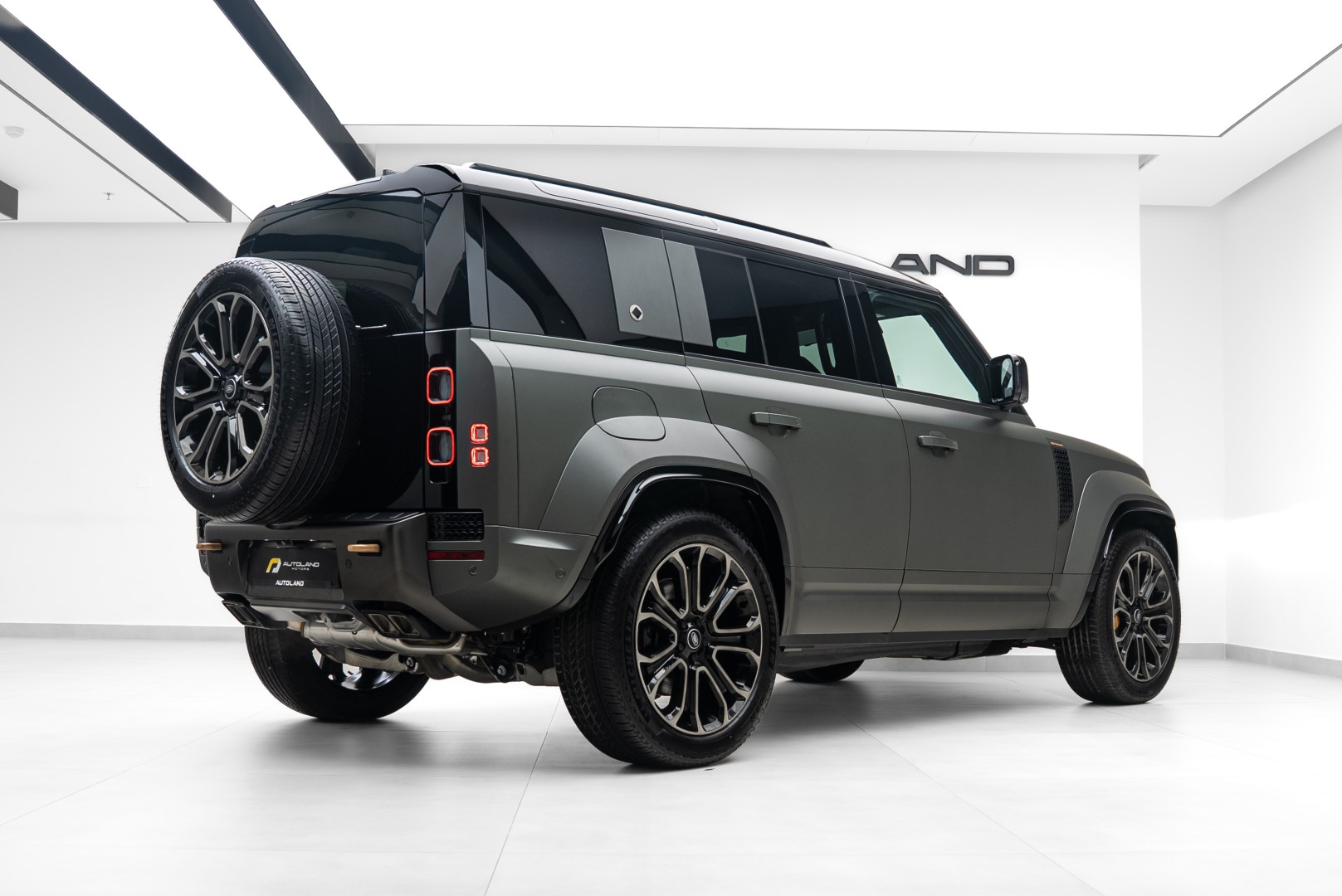 2025 LAND ROVER DEFENDER P635 OCTA | GCC 5 YEARS WARRANTY | 635 HP | HIGH SPEC